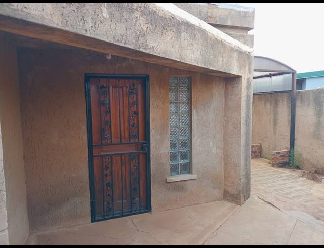 3 BEDROOM HOUSE FOR SALE IN EVATON WEST